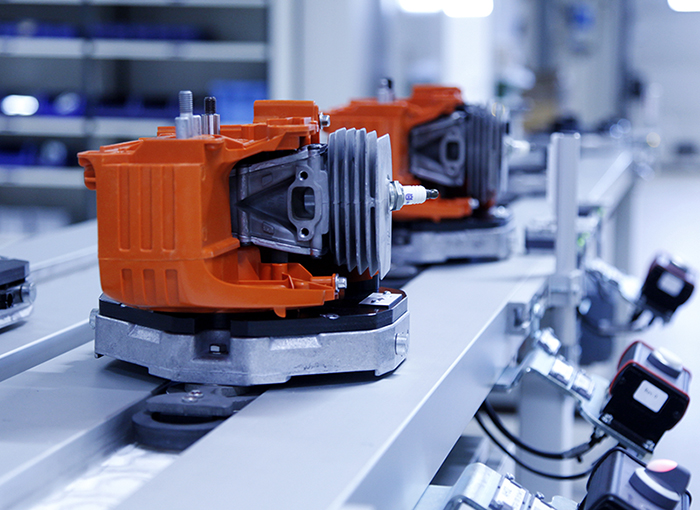 Assembly of Husqvarna motor chain saws