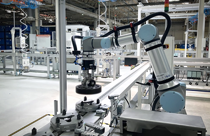 Cobot loading conveyor