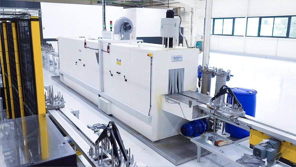 EWAB conveyor connected to washing operation